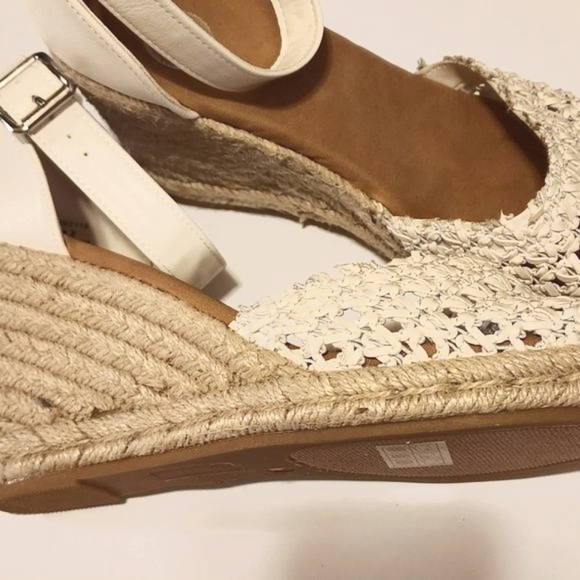 JOURNEE COLLECTION White Sierra Espadrille Wedge Sandal Size 9 - Picture 8 of 10